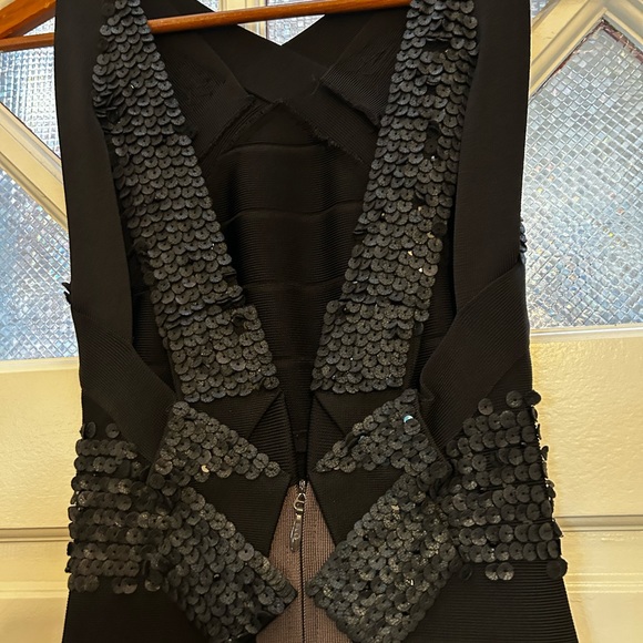 V NECK MINI BANDAGE DRESS - Picture 6 of 7